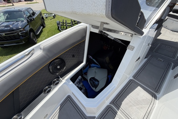28ft Cobalt Yacht For Sale