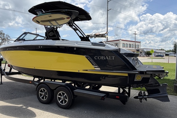 28ft Cobalt Yacht For Sale