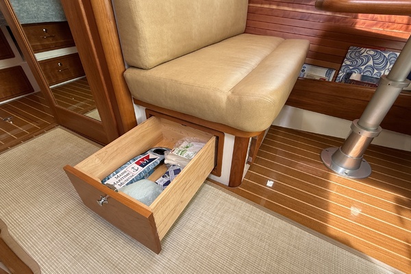 Whisper 40ft MJM Yacht For Sale