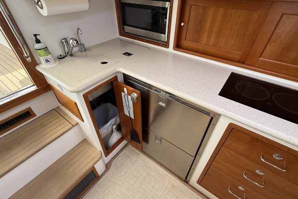 Whisper 40ft MJM Yacht For Sale
