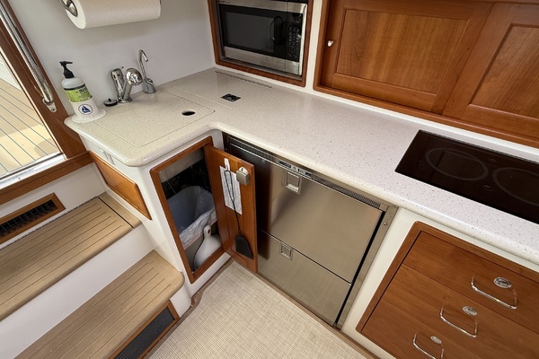 MJM 40z Yacht For Sale