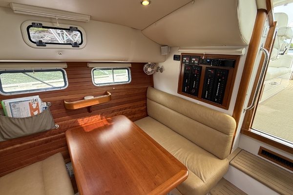 Whisper 40ft MJM Yacht For Sale