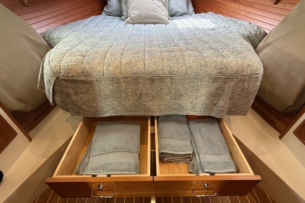MJM 40z Yacht For Sale