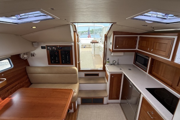 MJM 40z Yacht For Sale