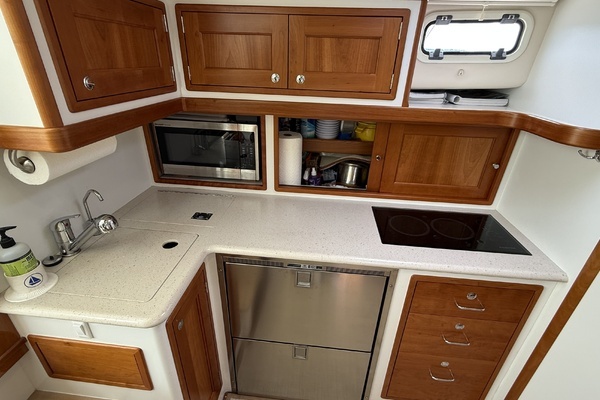 MJM 40z Yacht For Sale