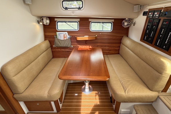 MJM 40z Yacht For Sale