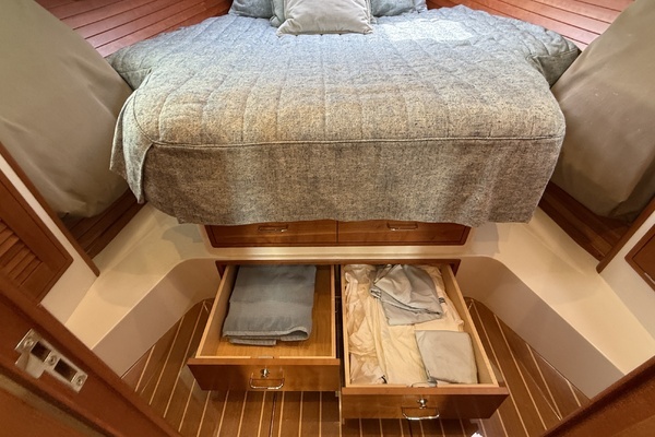 MJM 40z Yacht For Sale