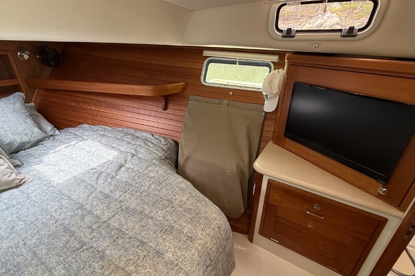 MJM 40z Yacht For Sale