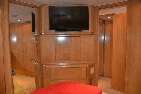 Hatteras 60 Convertible Yacht For Sale