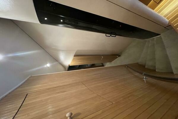 Hatteras 60 Convertible Yacht For Sale