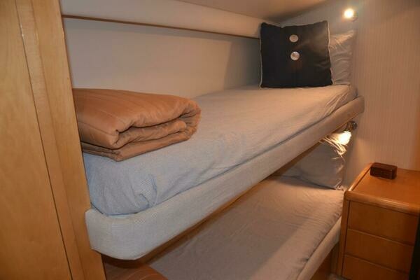 Hatteras 60 Convertible Yacht For Sale
