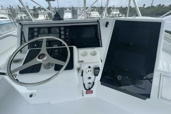 Hatteras SF Down Time - Helm