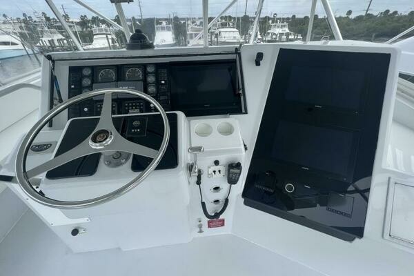 Hatteras 60 Convertible Yacht For Sale
