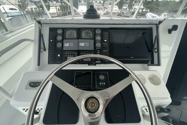 Hatteras SF Down Time - Helm