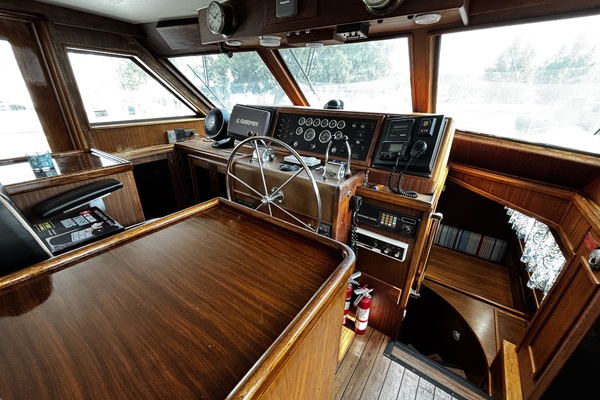 CURRENSEA 53ft Hatteras Yacht For Sale