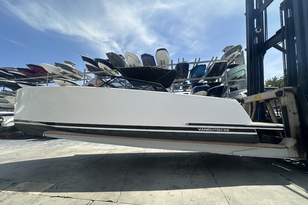 32ft VanDutch Yacht For Sale