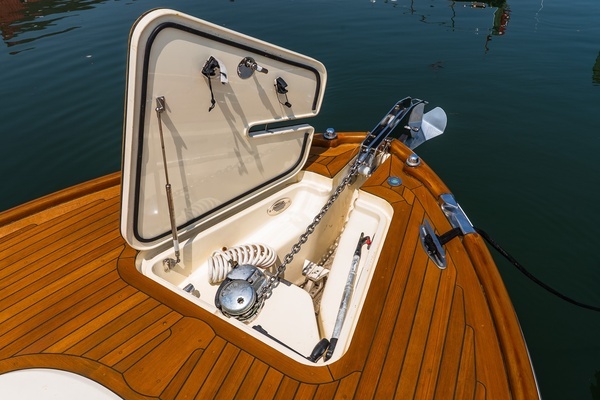 2005 Hinckley 29
