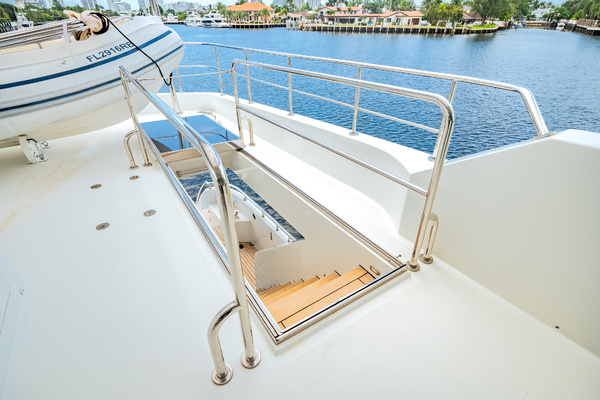 Ocean Alexander 90 SKY LOUNGE Yacht For Sale