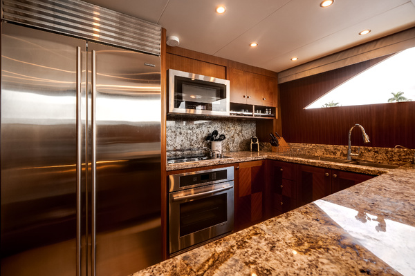 2016Ocean Alexander 90 ft 90 SKY LOUNGE
