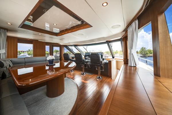 Ocean Alexander 90 SKY LOUNGE Yacht For Sale