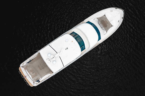 2016Ocean Alexander 90 ft 90 SKY LOUNGE
