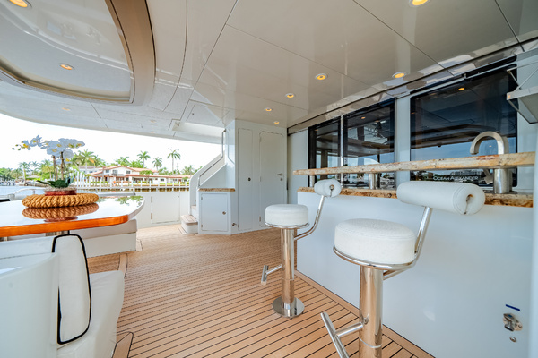2016Ocean Alexander 90 ft 90 SKY LOUNGE