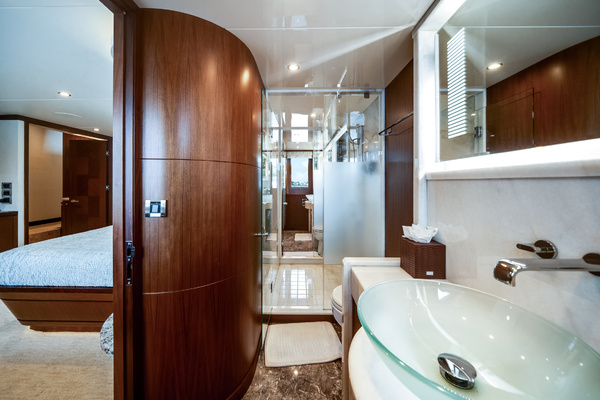 2016Ocean Alexander 90 ft 90 SKY LOUNGE