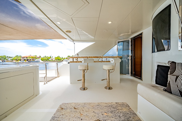 2016Ocean Alexander 90 ft 90 SKY LOUNGE
