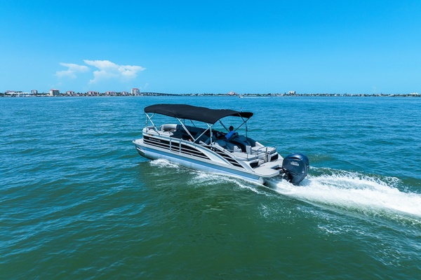 25ft Bennington Yacht For Sale