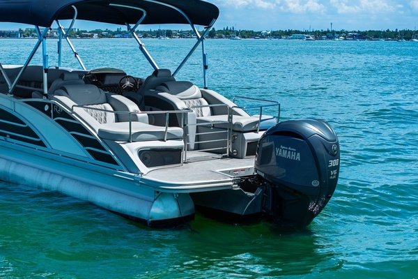 25ft Bennington Yacht For Sale
