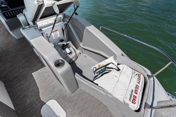 25ft Bennington Yacht For Sale