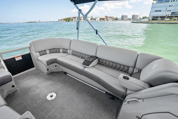25ft Bennington Yacht For Sale