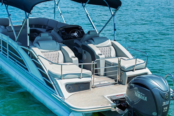 25ft Bennington Yacht For Sale