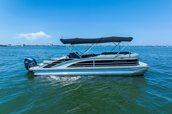 25ft Bennington Yacht For Sale