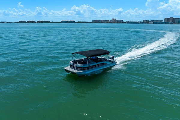 25ft Bennington Yacht For Sale