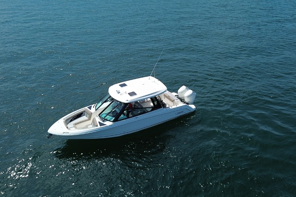 33ft Boston Whaler Yacht For Sale