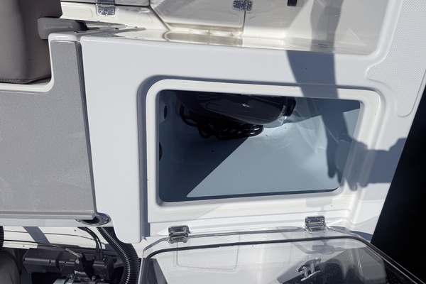 33ft Boston Whaler Yacht For Sale