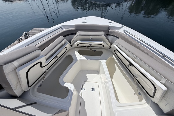 33ft Boston Whaler Yacht For Sale