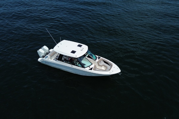 33ft Boston Whaler Yacht For Sale