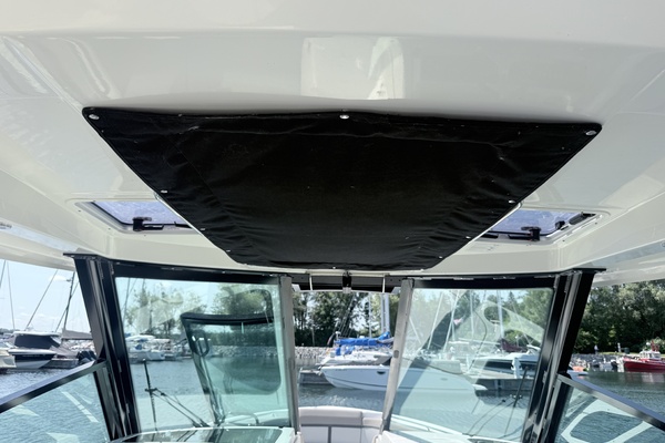 33ft Boston Whaler Yacht For Sale