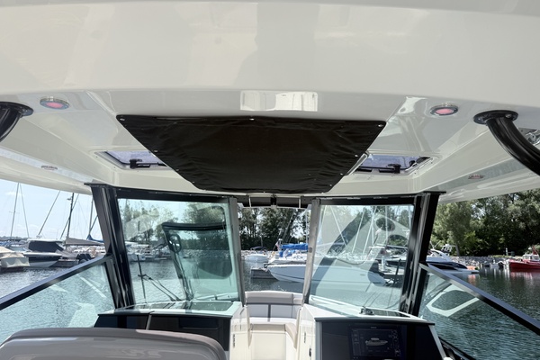 33ft Boston Whaler Yacht For Sale