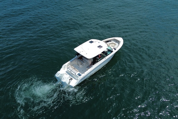 33ft Boston Whaler Yacht For Sale