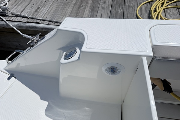 33ft Boston Whaler Yacht For Sale