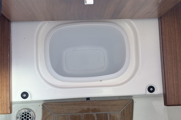 33ft Boston Whaler Yacht For Sale