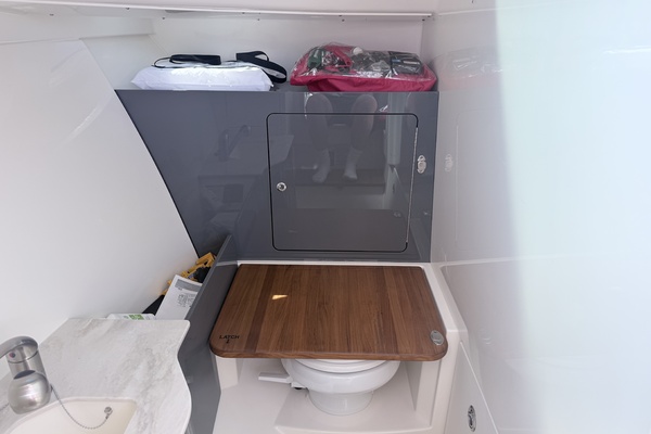 33ft Boston Whaler Yacht For Sale