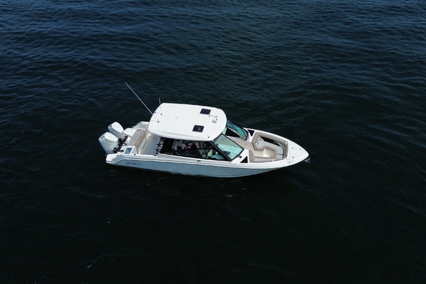 33ft Boston Whaler Yacht For Sale