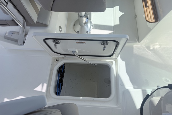 33ft Boston Whaler Yacht For Sale