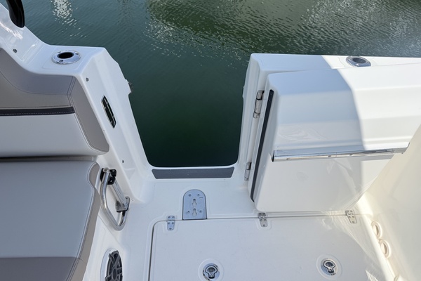 33ft Boston Whaler Yacht For Sale