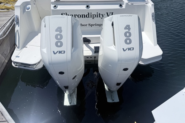33ft Boston Whaler Yacht For Sale