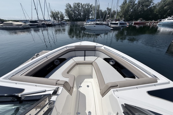 33ft Boston Whaler Yacht For Sale